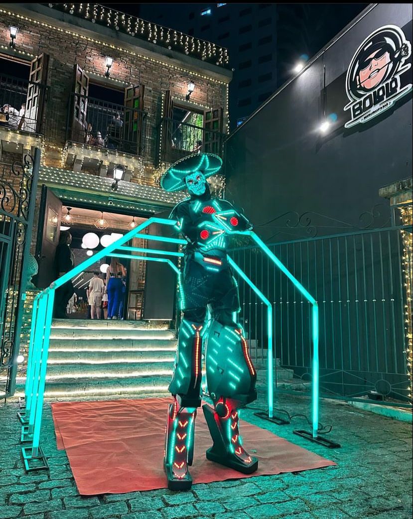 Robô Tequileiro animando eventos